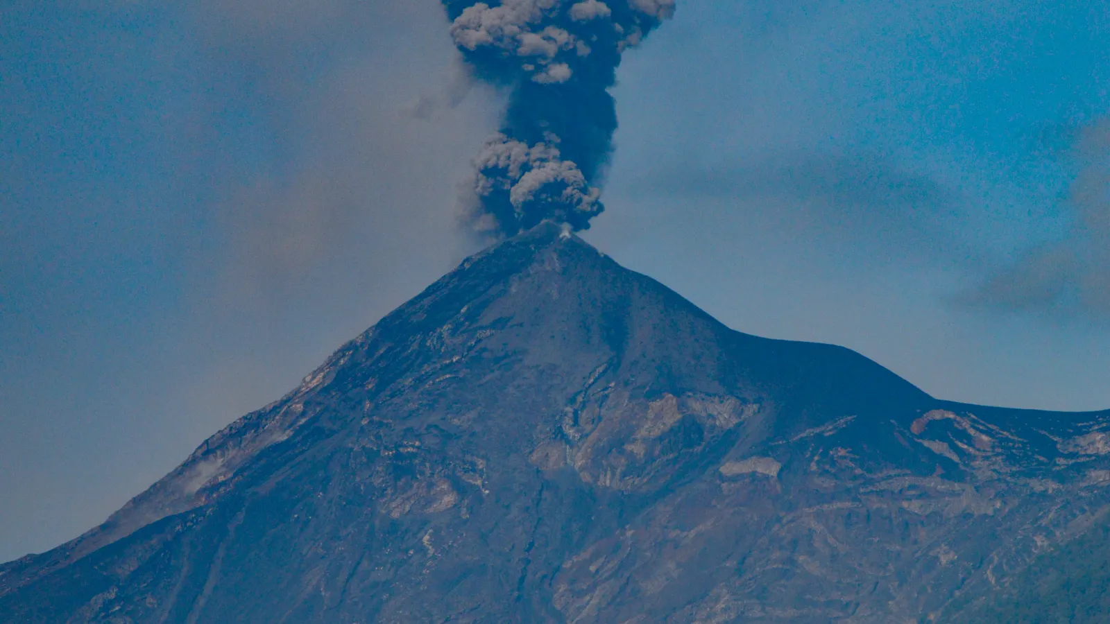 fuego erupting