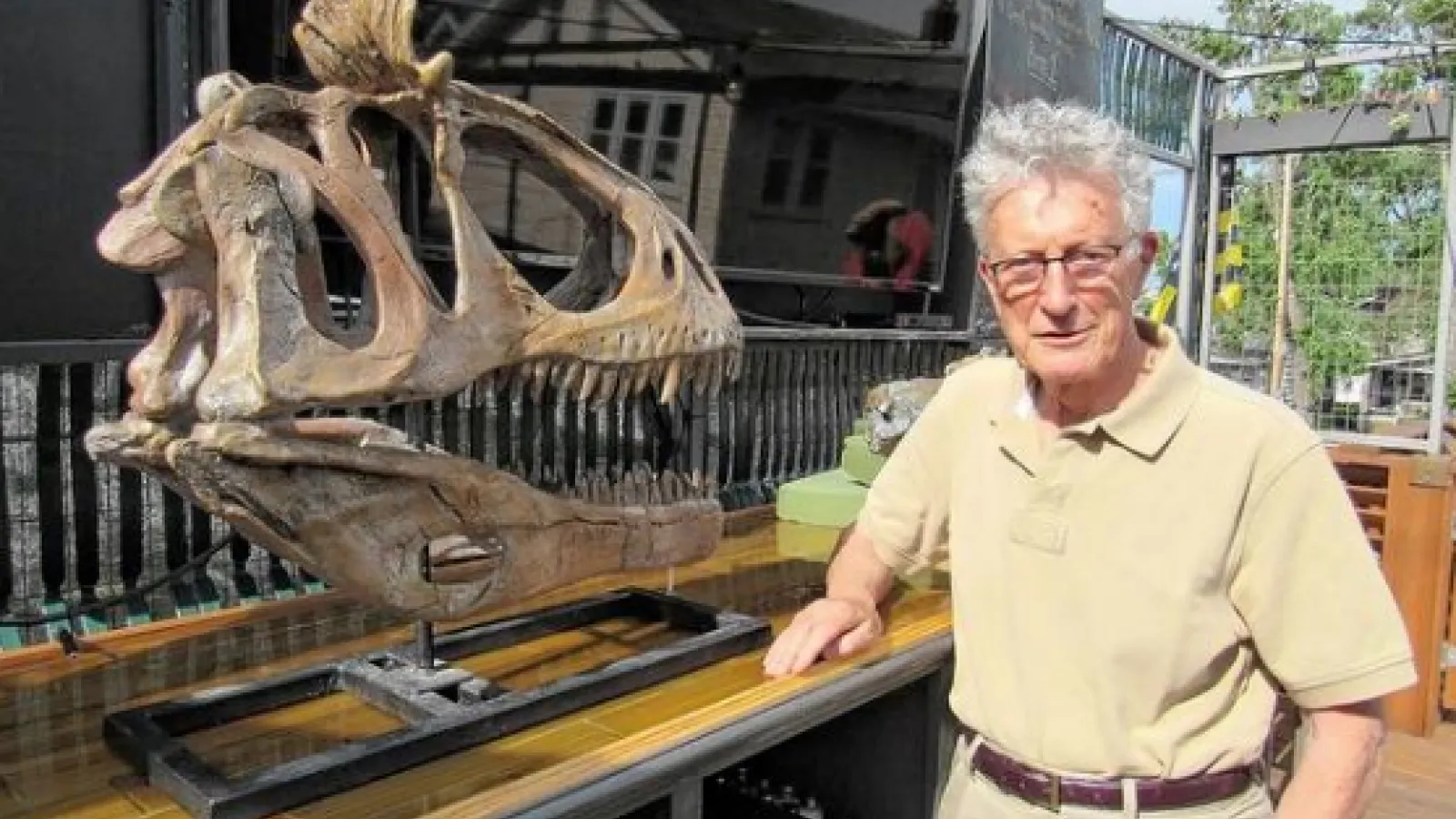 David Elliot stands next to the Cryolophosaurus ellioti (Photo credit: Kevin Parks/ThisWeek)